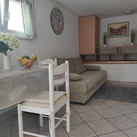 Studio Apartment Petrov シベニク エクステリア 写真