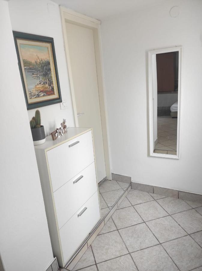 Studio Apartment Petrov シベニク エクステリア 写真