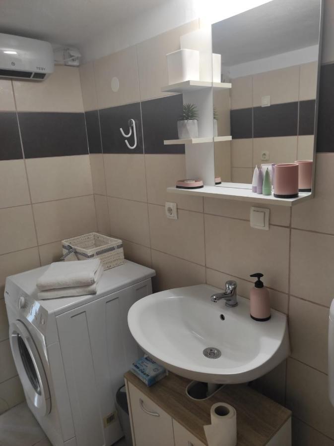 Studio Apartment Petrov シベニク エクステリア 写真