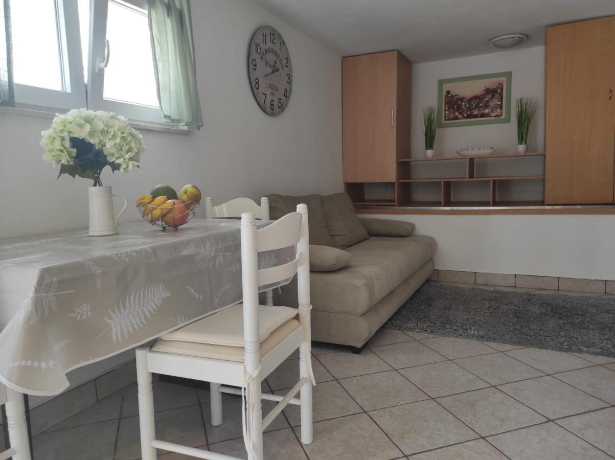 Studio Apartment Petrov シベニク エクステリア 写真